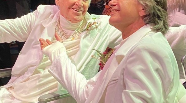 Marcelo Drummond e Zé Celso durante casamento