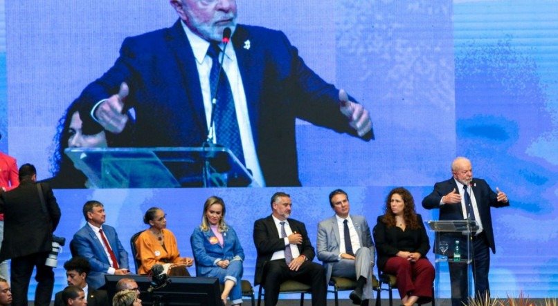 O presidente Luiz In&aacute;cio Lula da Silva, acompanhado da primeira-dama, janja Lula da Silva, da ministra da Sa&uacute;de, N&iacute;sia Trindade e de outras autoridades, participa da 17&ordf; Confer&ecirc;ncia Nacional de Sa&uacute;de