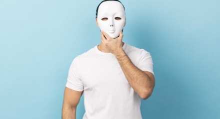 Máscaras sociais é o tema do Psicologia em Movimento desta semana. 