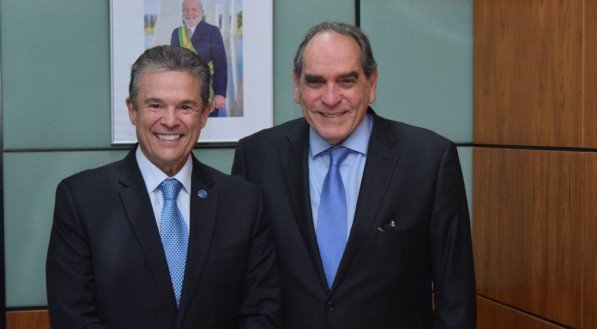 Pio Guerra, presidente da Federação da Agricultura e Pecuária de Pernambuco, nas tratativas para a Agrinordeste deste ano, com o ministro André de Paula, em Brasília. ARQUIVO PESSOAL