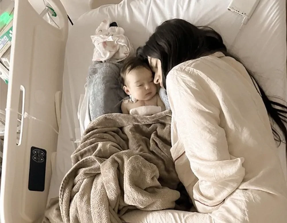 Thaila Ayala comemora recuperação da filha de 2 meses.