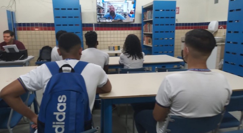 Piso dos professores passa a ser de R$ 4.420,55 em Pernambuco