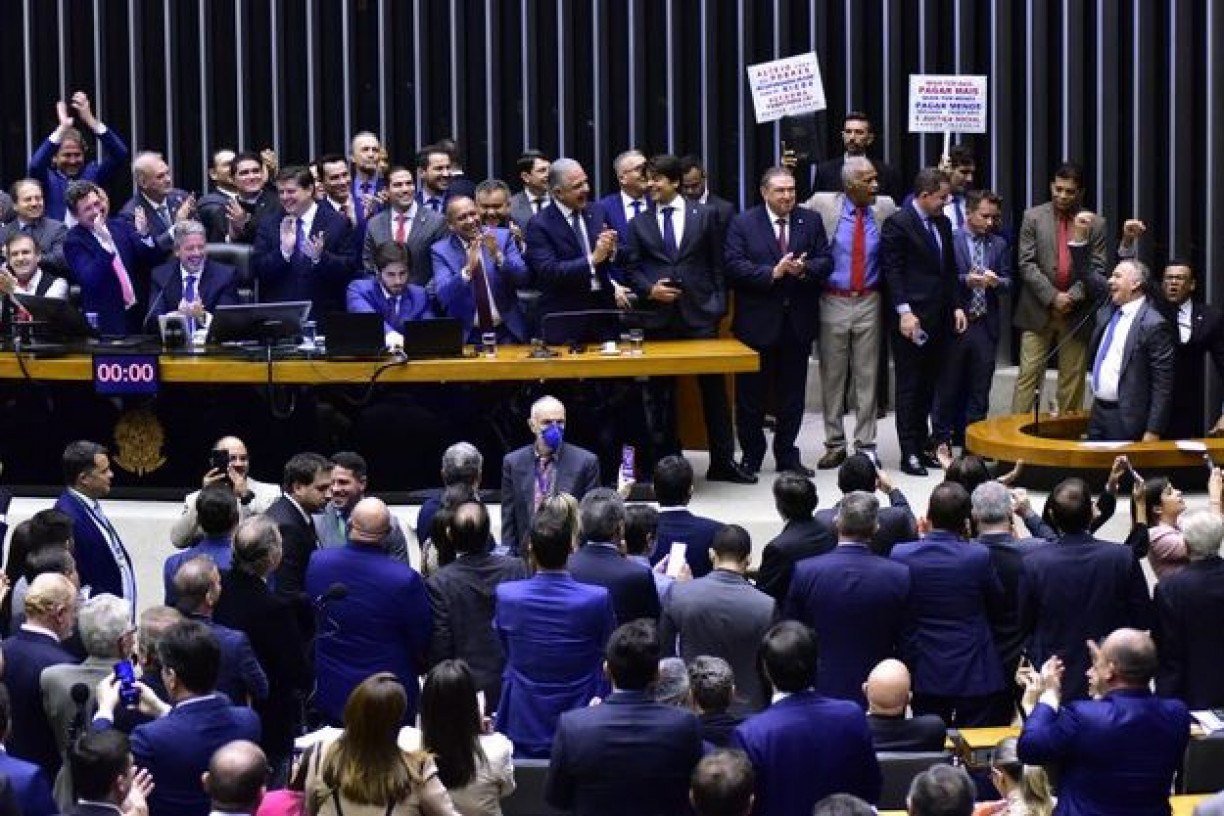Câmara Federal aprova a Reforma Tributária Zeca Ribeiro