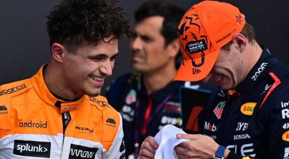 Lando Norris (E) e Max Verstappen (D)