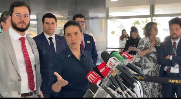 Raquel Lyra vai ao Planalto e sai com R$ 1,7 bilhão para obras de infraestrutura no estado de Pernambuco