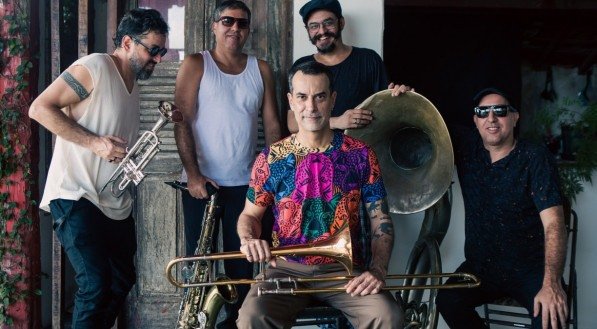 Banda Eddie faz releituras de clássicos do carnaval em novo disco