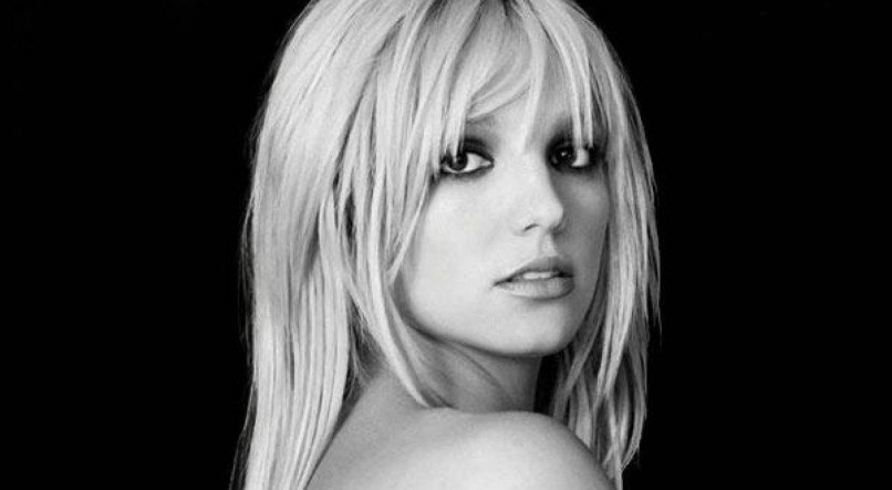 Britney Spears na cama de 'Woman in Me'