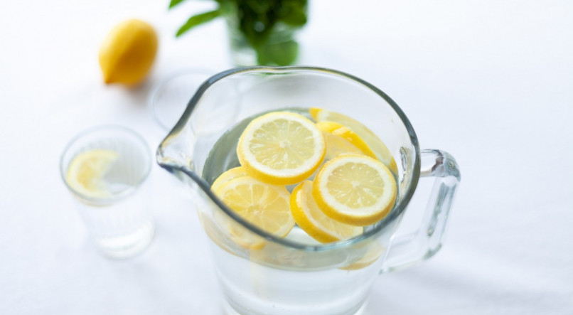 Veja os benefícios da água com limão