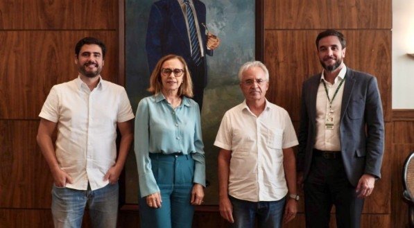 o diretor executivo do PIPA, Rogério Morais, Tereza Campos - Superintendente Geral do IMIP, o fundador do Instituto PIPA, Pedro Ivo Moura e Fernando Augusto - Superintendente de Ensino e Pesquisa do IMIP. ARQUIVO PESSOAL