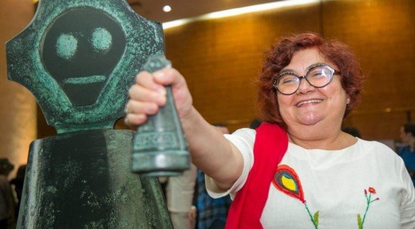 Seguem fotos de Cida Pedrosa na Premiação da APCA ROBERTO JAFFIER/DIVULGAÇÃO