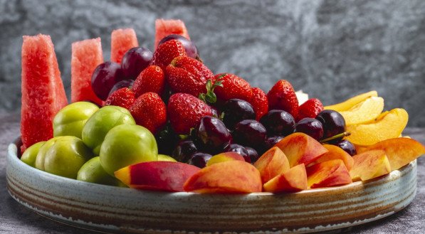 FRUTAS QUE AJUDAM A EMAGRECER: Confira quais as melhores FRUTAS para ajudar no EMAGRECIMENTO e PERDER PESO