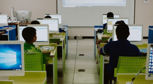 Com o avanço constante da tecnologia, surgem inúmeras oportunidades para aprimorar o aprendizado e tornar a experiência educacional mais eficiente, personalizada e acessível.

