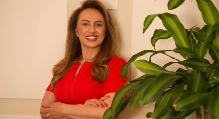 Mary Elbe Queiroz vai lançar o livro 'Prática da Felicidade - Domine a arte de ser feliz'