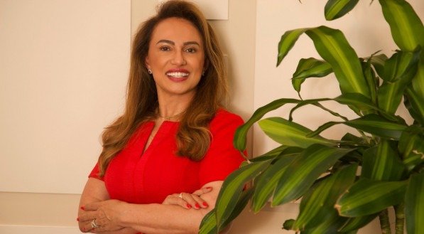 Mary Elbe Queiroz