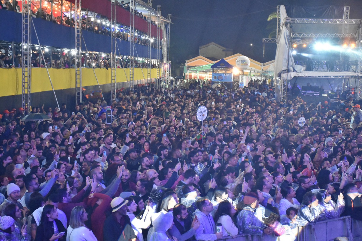 Praça Mestre Dominguinhos na segunda noite do 31º Festival de Inverno de Garanhuns