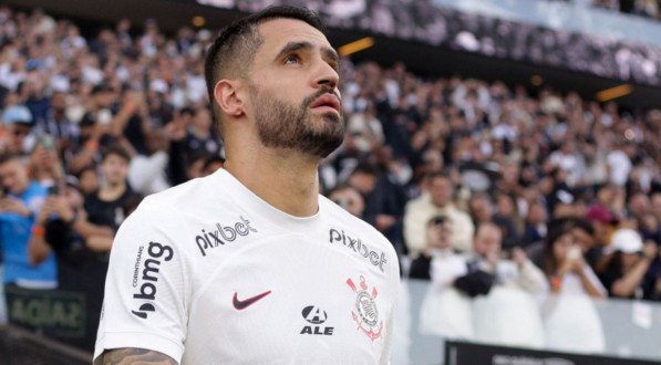 Renato Augusto &eacute; titular no Corinthians diante do Palmeiras pelo Brasileir&atilde;o