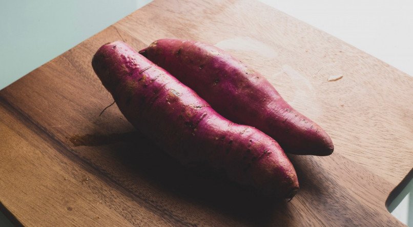 São muitos os benefícios do suco de batata doce. Conheça os principais nesta matéria.