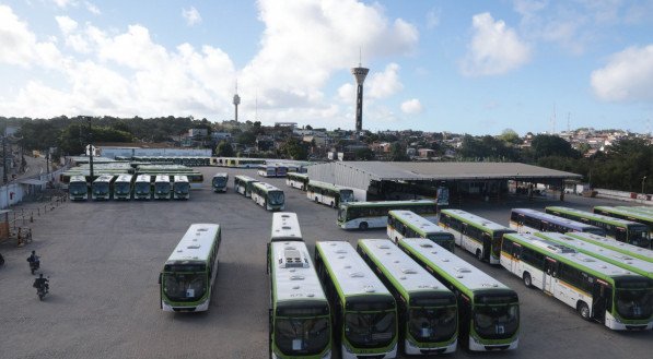 Motoristas de &ocirc;nibus tamb&eacute;m far&atilde;o novas paralisa&ccedil;&otilde;es tempor&aacute;rias do servi&ccedil;o at&eacute; a decis&atilde;o final sobre a greve

