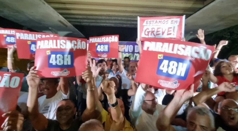 Metrovi&aacute;rios voltam a fazer assembleia para votar greve geral