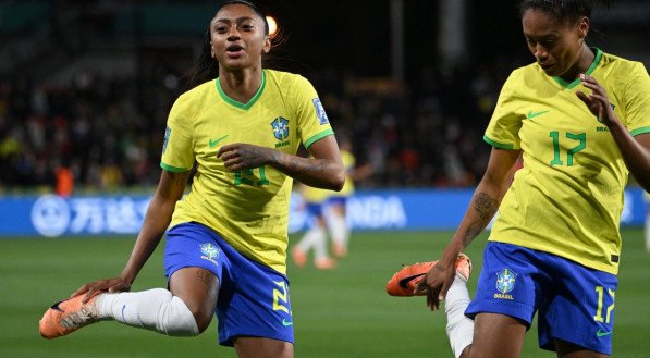 Hoje (2), a Sele&ccedil;&atilde;o Brasileira enfrenta a Jamaica pela &uacute;ltima rodada na fase de grupos da Copa do Mundo Feminina.