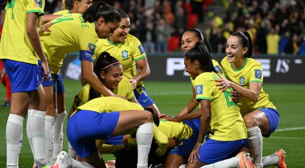 Seleção brasileira estreou na Copa do Mundo Feminina com vitória de 4 a 0 contra o Panamá.