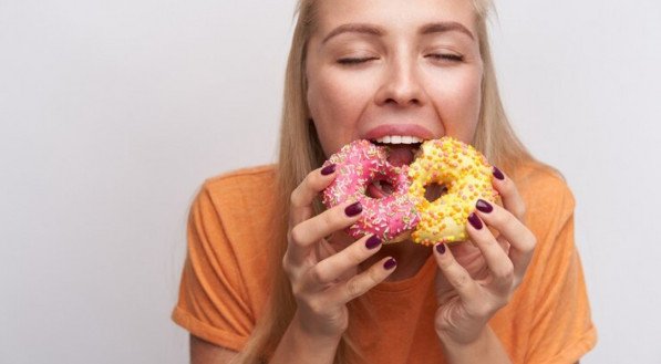 VONTADE DE COMER DOCE TODA HORA? Saiba o que significa e o que fazer 