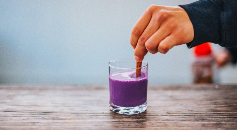 ameixa; suco roxo; bebida roxa; roxo; suco de ameixa