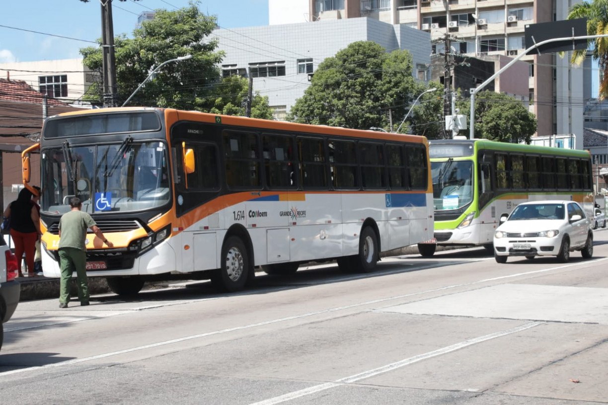 Greve dos motoristas de ônibus chega ao fim no Grande Recife após seis dias de movimento