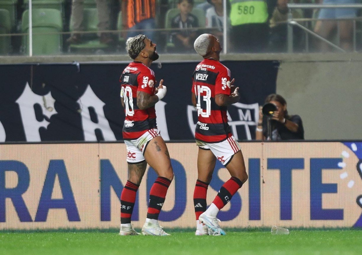 Flamengo on X: FIMMMMMMMMMMMMMMMM DE JOGO NO PARAGUAI! O Mengão goleia o  Olimpia por 4 a 1 com gols de Arrascaeta, Gabigol (2) e Vitinho no jogo de  ida das quartas de