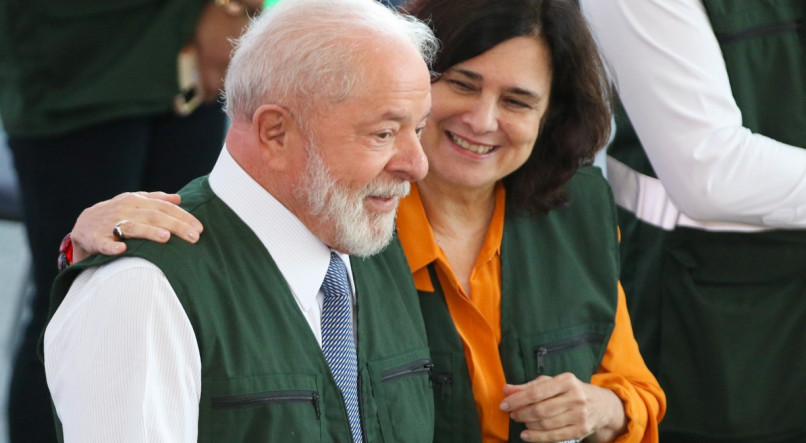 Brasília, 14/07/2023 O presidente Luiz Inácio Lula da Silva, acompanhado da ministra da Saúde, Nísia Trindade, durante sanção da lei do Mais Médicos