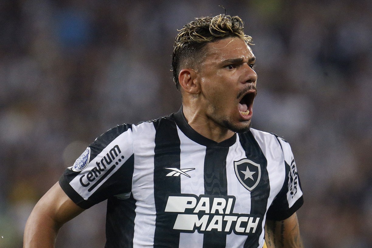 Machucado, Tiquinho Soares desfalca o Botafogo diante do Defensa y Justicia pela Sul-Americana