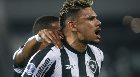Tiquinho Soares desfalca o Botafogo.