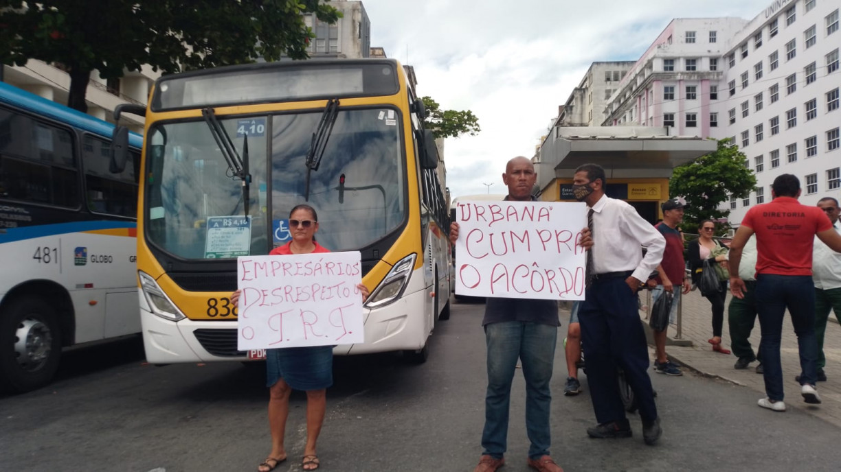 Protesto dos Rodoviários na Avenida Guararapes, centro do Recife.