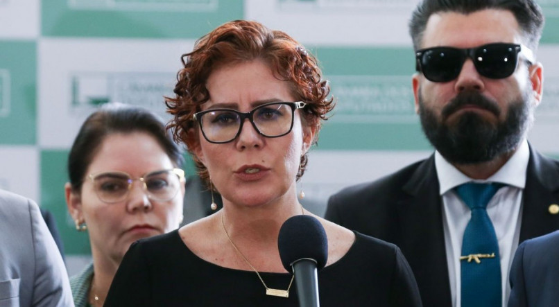 A deputada Carla Zambelli é autora de uma petição sobre impeachment contra Lula 