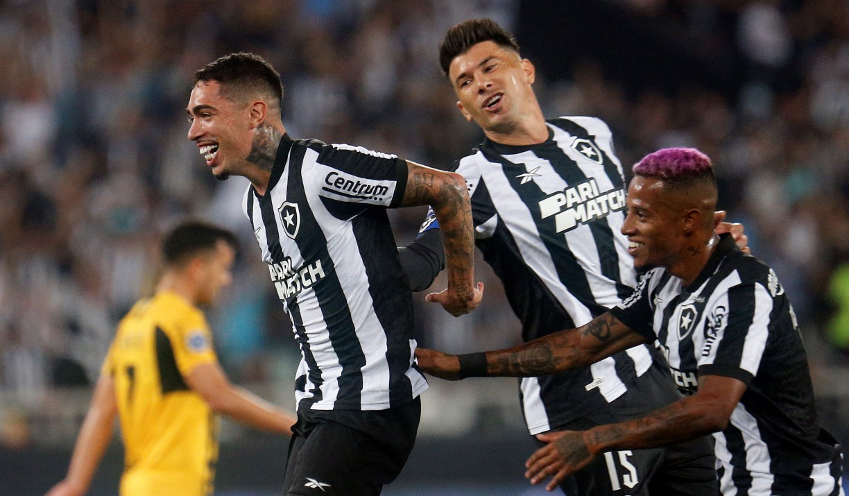 O Botafogo enfrenta o Defensa y Justicia hoje (23/08), pela Champions League