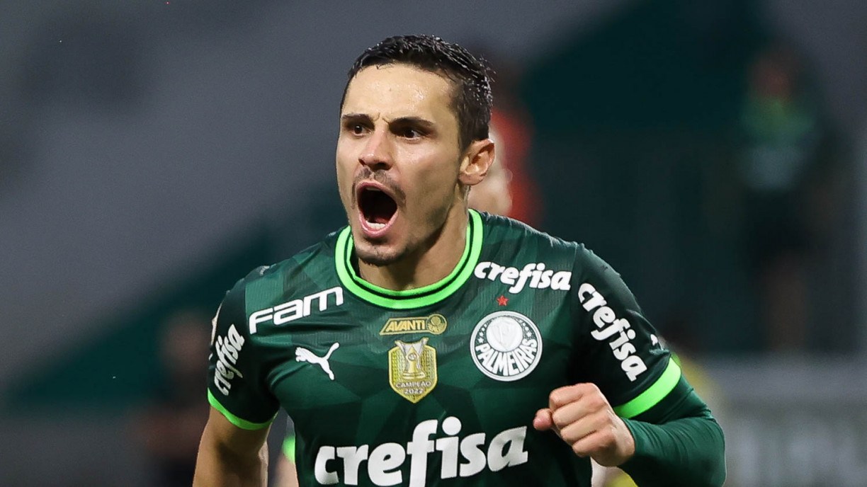 Raphael Veiga &eacute; titular no Palmeiras no jogo contra o Deportivo Pereira pela Libertadores 2023