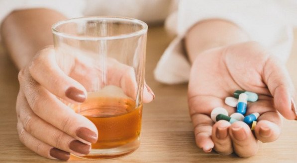ZOLPIDEM E ÁLCOOL: Pode misturar? Veja EFEITOS e CONTRAINDICAÇÕES do remédio 