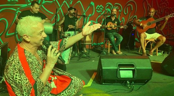 Samba de Xico de Assis garante o frege do Recife Antigo todo fim de semana
