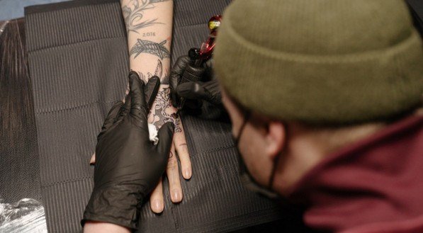 O uso de anestésicos para tatuagens deve ser feito com o devido cuidado