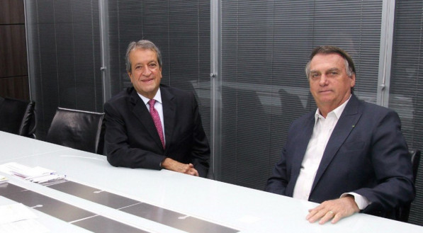 Foto de Valdemar Costa Neto e Jair Bolsonaro reunidos