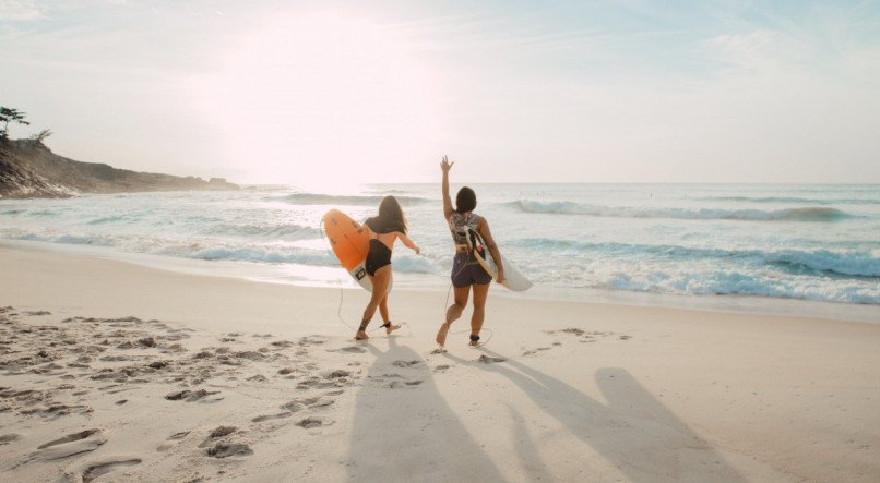 praia; sol; surf; mar;