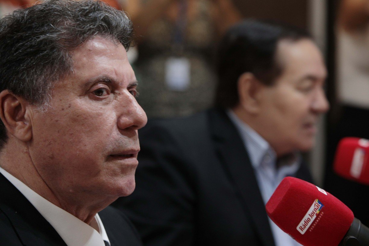 Prefeito do Cabo de Santo Agostinho, Lula Cabral foi ao Pal&aacute;cio do Campo das Princesas para cobrar do Governo do Estado o acionamento da For&ccedil;a Nacional no munic&iacute;pio