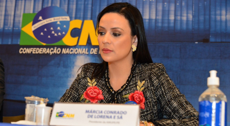 A presidente da Associação Municipalista de Pernambuco (Amupe) e prefeita de Serra Talhada, Márcia Conrado