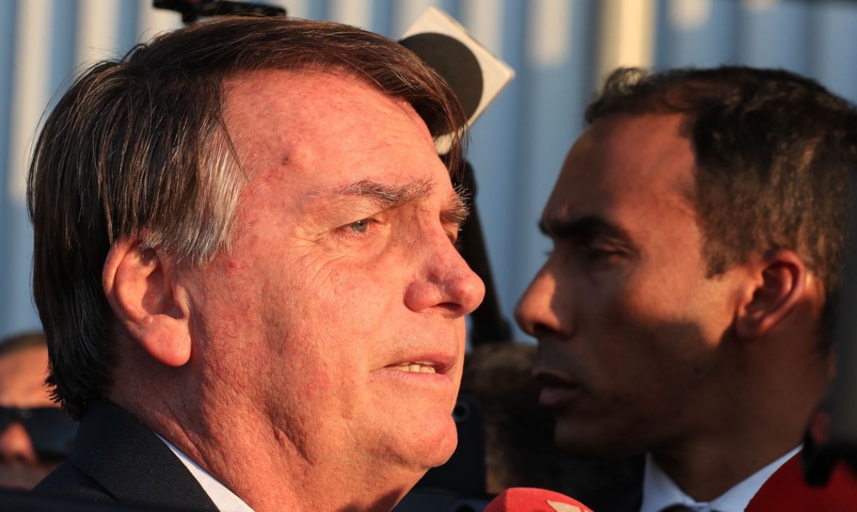Bolsonaro entrega ao STF extratos de suas contas
