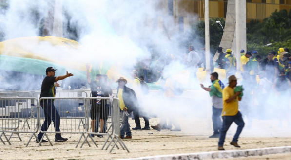 Manifestantes invadiram o Congresso, STF e o Palácio do Planalto