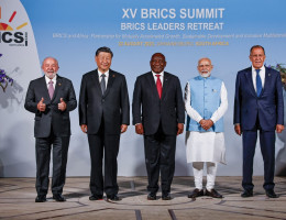 O Presidente da República, Luiz Inácio Lula da Silva; presidente da República Popular da China; presidente da África do Sul; primeiro-Ministro da Índia e Ministro das Relações Exteriores