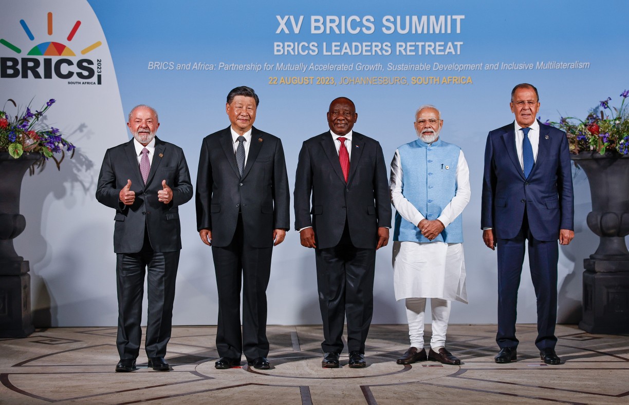 O Presidente da República, Luiz Inácio Lula da Silva; presidente da República Popular da China; presidente da África do Sul; primeiro-Ministro da Índia e Ministro das Relações Exteriores