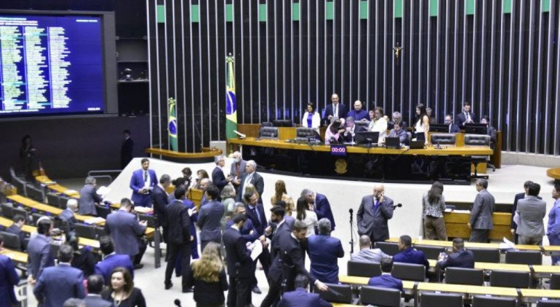 Confira os pr&oacute;ximos passos para implementa&ccedil;&atilde;o do piso salarial da fisioterpia e terapia ocupacional.