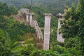 Ponte em construção desaba e mata mais de 20 trabalhadores 