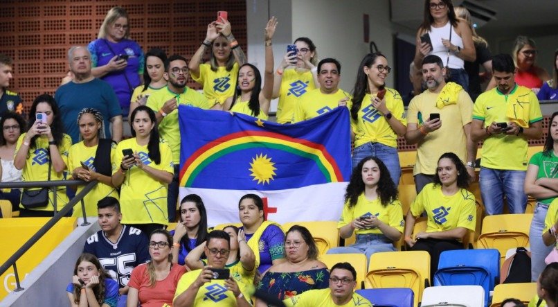 Torcida pernambucana comparece em peso aos jogos da Seleção Feminina de vôlei no Geraldão, no Recife